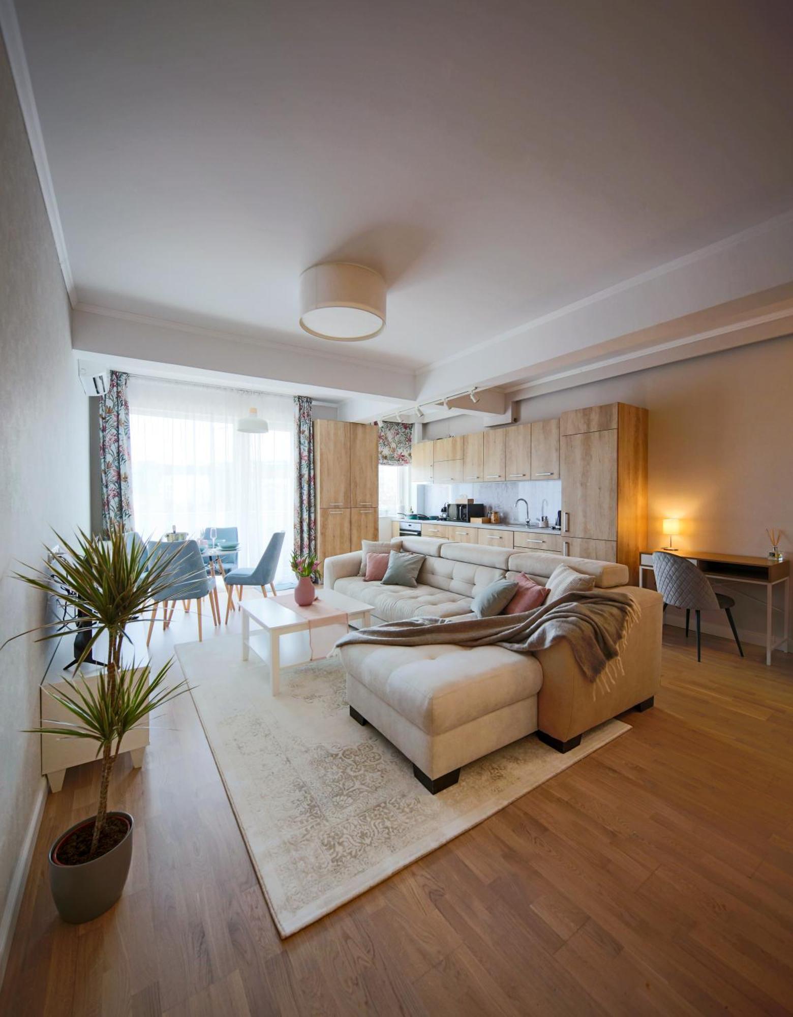 Stylish Condo - Parking And Balcony Kaloşvar Dış mekan fotoğraf