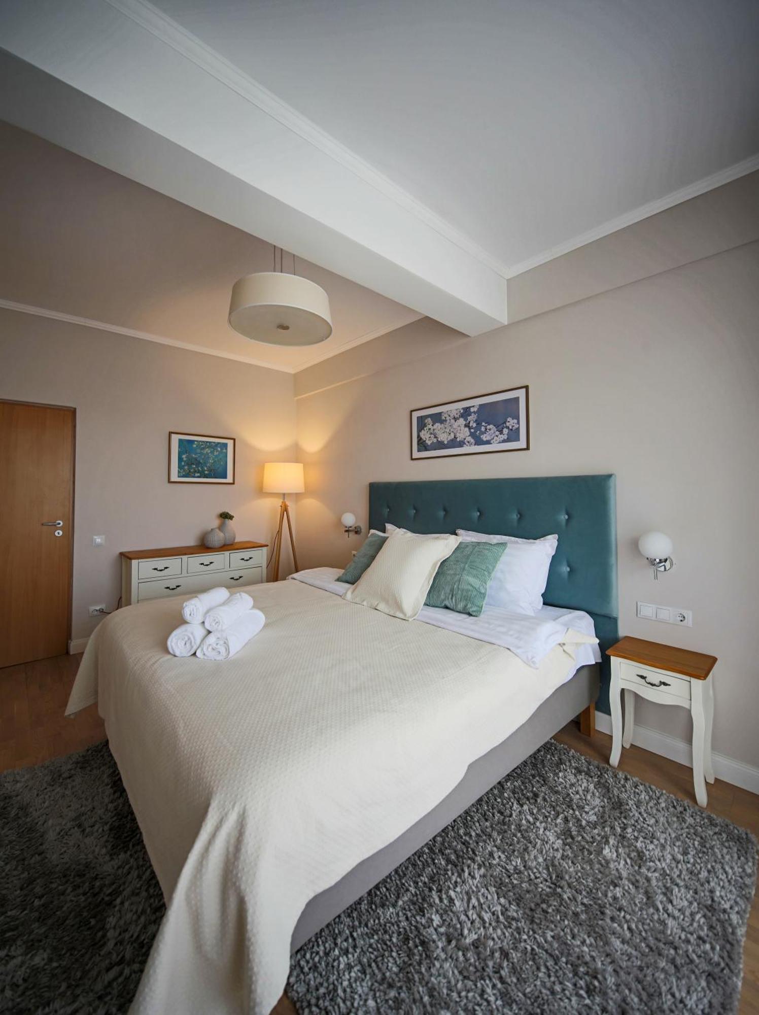 Stylish Condo - Parking And Balcony Kaloşvar Dış mekan fotoğraf