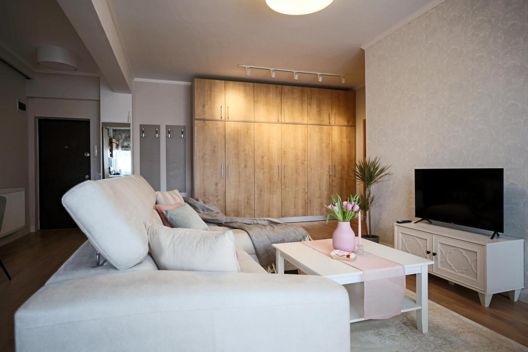 Stylish Condo - Parking And Balcony Kaloşvar Dış mekan fotoğraf