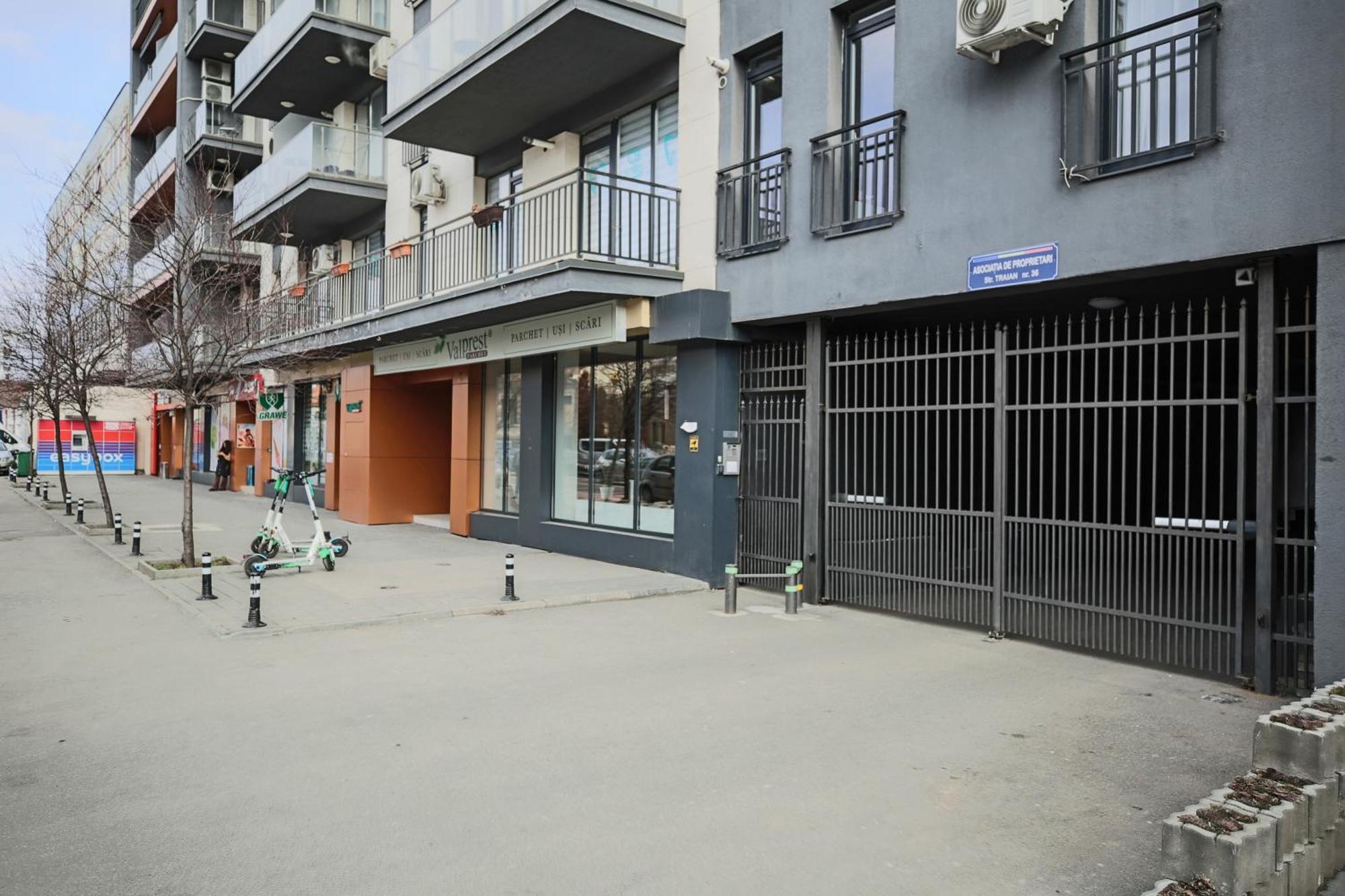Stylish Condo - Parking And Balcony Kaloşvar Dış mekan fotoğraf